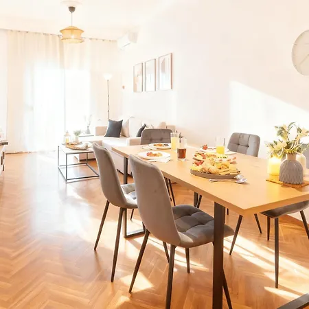 Апартамент Maison Mitropoleos - Spacious Luxury